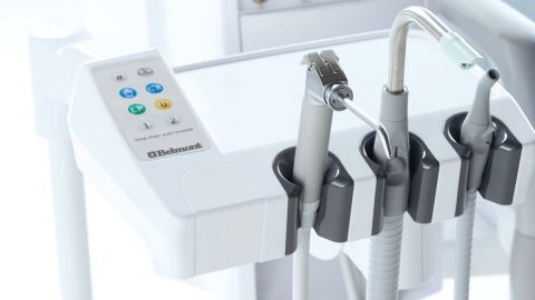 Bietet Platz für bis zu vier Handstückanschlüsse.